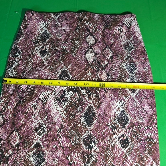 Skirt - Picture 3 of 9